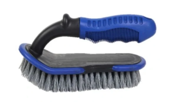 Brosse de ménage à poignée bi-matière